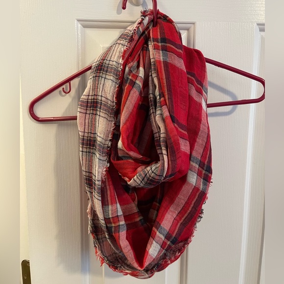 Source Unknown Accessories - Infinity scarf. Lightweight. Very good used condition.